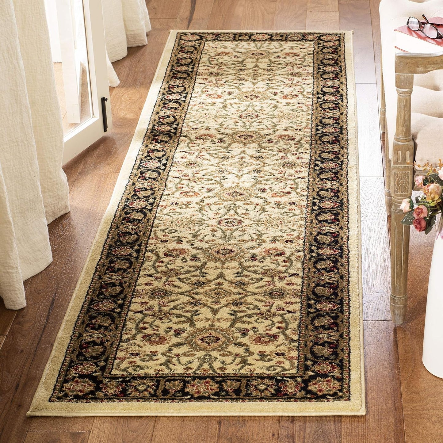 SAFAVIEH Lyndhurst Collection Area Rug - 9' x 12', Ivory & Rust, Traditional Oriental Design, Non-Shedding & Easy Care, Ideal for High Traffic Areas in Living Room, Bedroom (LNH212R)